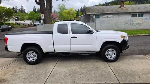 White 2016 Toyota Tacoma SR5