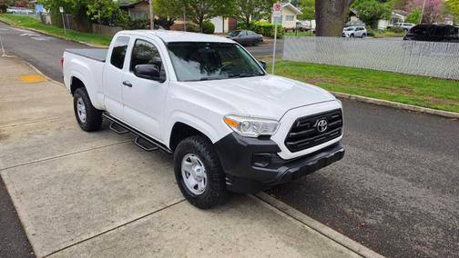 White 2016 Toyota Tacoma SR5