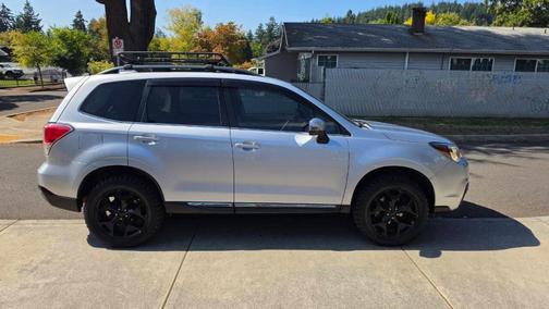 Ice Silver Metallic 2018 Subaru Forester 2.5i Touring