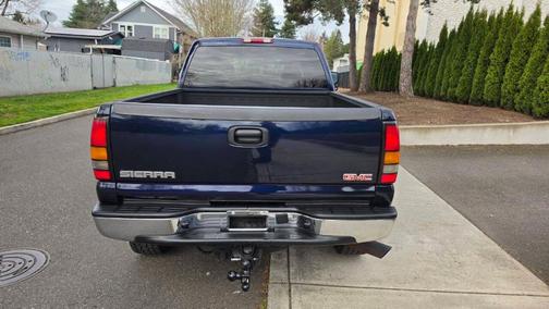 Blue 2005 GMC Sierra 2500 SLE