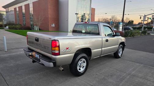 Gold 2001 Chevrolet Silverado 1500 LS