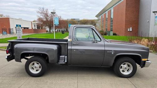 Gray 1986 Chevrolet C10/K10 Silverado