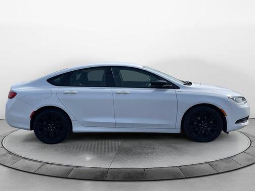 2017 Chrysler 200 LX