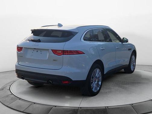 Fuji White 2019 Jaguar F-PACE 30t Portfolio