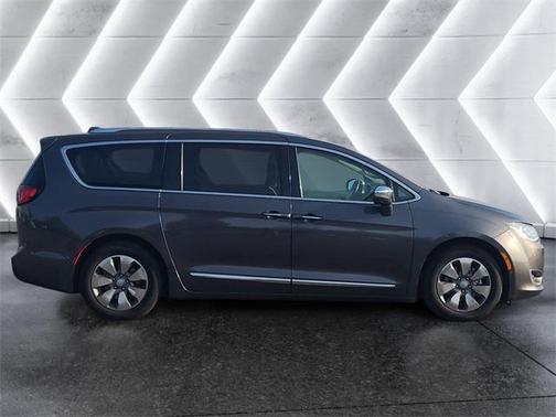 2018 Chrysler Pacifica Hybrid Limited