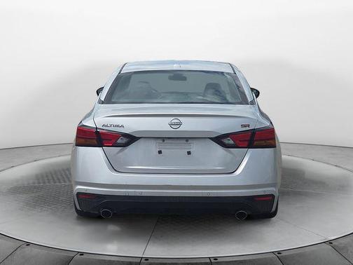 Brilliant Silver Metallic 2024 Nissan Altima SR FWD