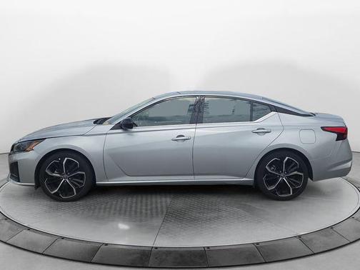 Brilliant Silver Metallic 2024 Nissan Altima SR FWD