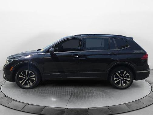 Deep Black Pearl 2022 Volkswagen Tiguan 2.0T S