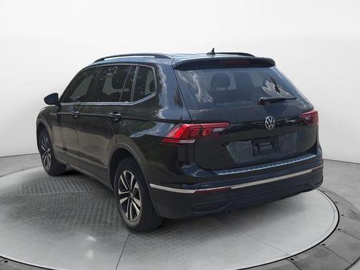 Deep Black Pearl 2022 Volkswagen Tiguan 2.0T S