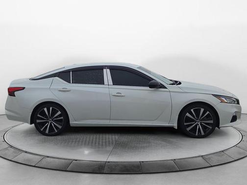 2022 Nissan Altima SR FWD