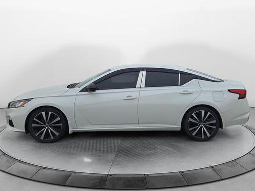 2022 Nissan Altima SR FWD