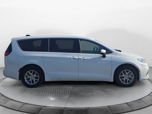 Bright White Clearcoat 2023 Chrysler Pacifica Touring L