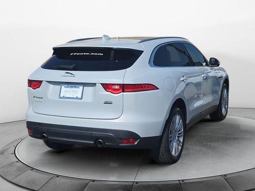 Fuji White 2019 Jaguar F-PACE 30t Portfolio