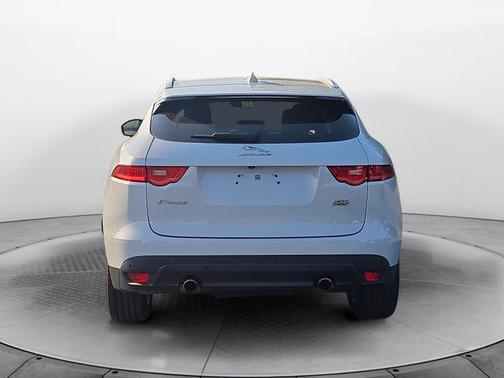 Fuji White 2019 Jaguar F-PACE 30t Portfolio