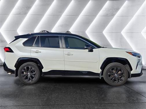 2022 Toyota RAV4 Hybrid SE