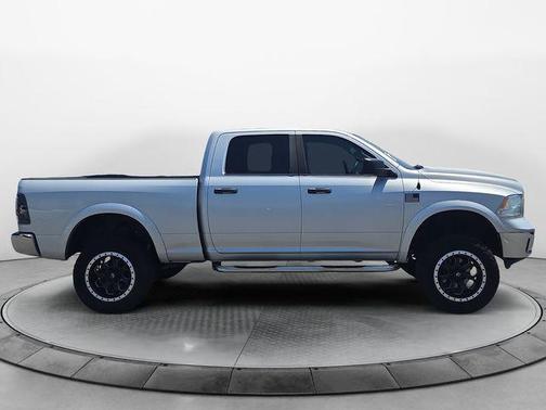Bright Silver Metallic Clearcoat 2016 RAM 1500 SLT