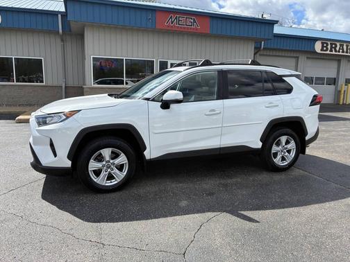 Super White 2019 Toyota RAV4 XLE