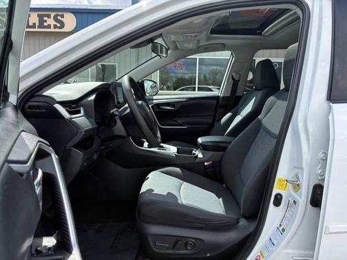 Super White 2019 Toyota RAV4 XLE