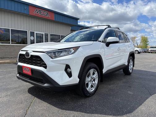 Super White 2019 Toyota RAV4 XLE