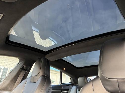 2016 Tesla Model S 75D