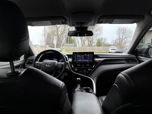 Ice Cap 2023 Toyota Camry SE