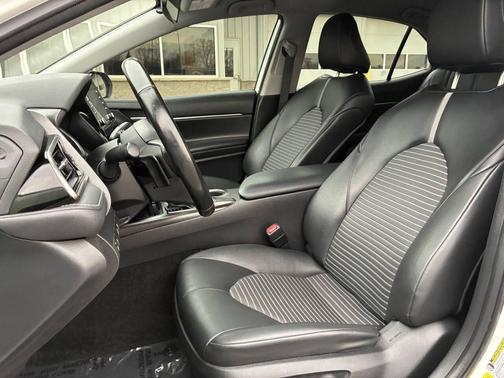 Ice Cap 2023 Toyota Camry SE