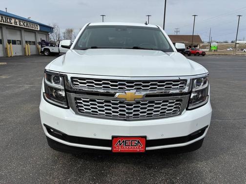 White 2015 Chevrolet Suburban 1500 LT