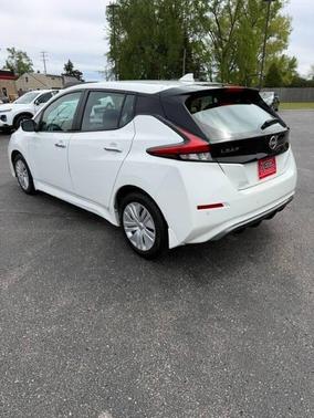 Glacier White 2023 Nissan Leaf S 40 kWh