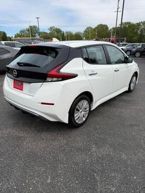 Glacier White 2023 Nissan Leaf S 40 kWh