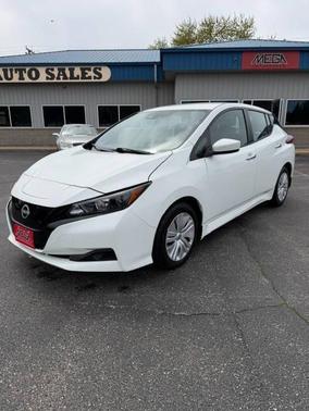 Glacier White 2023 Nissan Leaf S 40 kWh