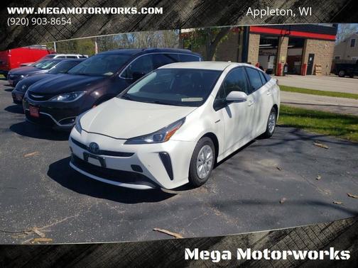 Blizzard Pearl 2020 Toyota Prius LE