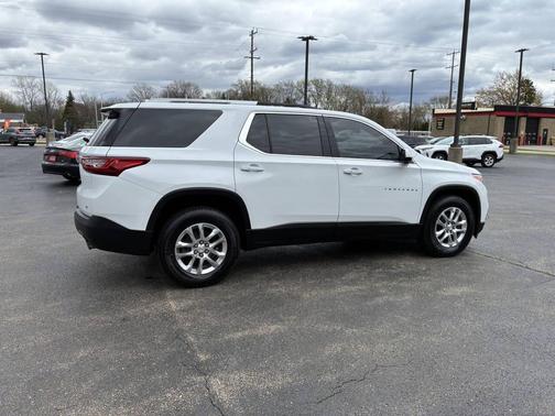 White 2018 Chevrolet Traverse LT Cloth