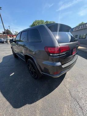 Granite Crystal Metallic Clearcoat 2018 Jeep Grand Cherokee Laredo E