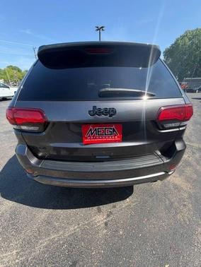 Granite Crystal Metallic Clearcoat 2018 Jeep Grand Cherokee Laredo E