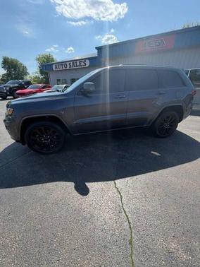 Granite Crystal Metallic Clearcoat 2018 Jeep Grand Cherokee Laredo E
