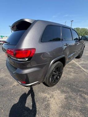Granite Crystal Metallic Clearcoat 2018 Jeep Grand Cherokee Laredo E