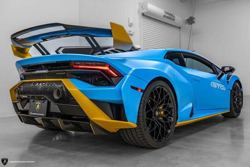2022 Lamborghini Huracan STO Coupe