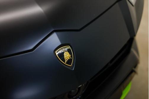 2022 Lamborghini Urus Graphite Capsule