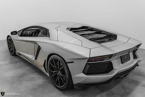 2015 Lamborghini Aventador LP700-4