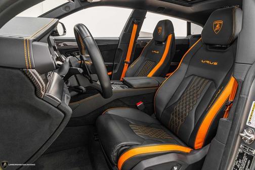 2023 Lamborghini Urus Performante