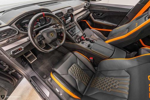 2023 Lamborghini Urus Performante