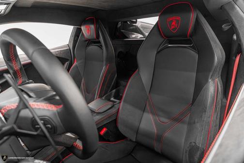 2024 Lamborghini Revuelto Base