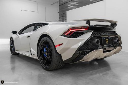 Blanco 2024 Lamborghini Huracan Tecnica Base