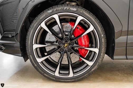 Black 2024 Lamborghini Urus S