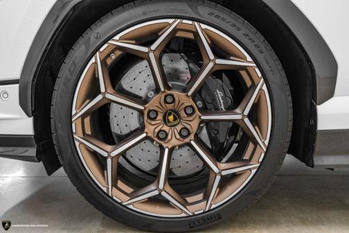 2023 Lamborghini Urus Performante