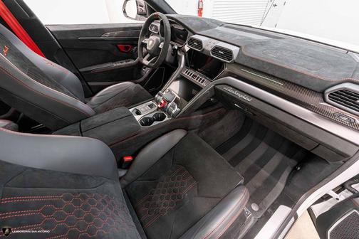 2023 Lamborghini Urus Performante