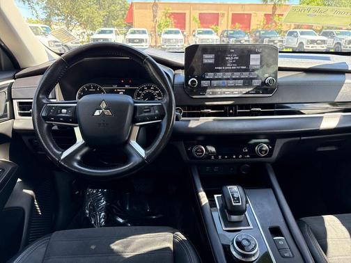 2022 Mitsubishi Outlander SE