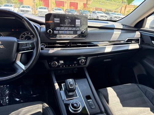 2022 Mitsubishi Outlander SE