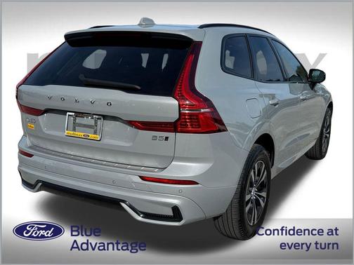 2024 Volvo XC60 B5 Core Dark Theme