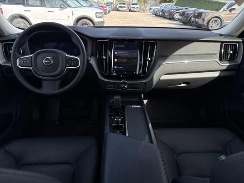 2024 Volvo XC60 B5 Core Dark Theme